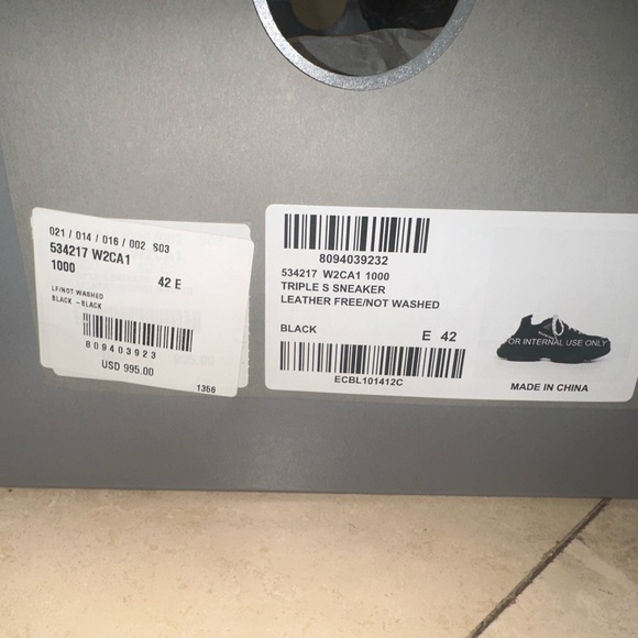 BALENCIAGA Men’s Triple S Sneaker in Black 42 EU - Picture 9 of 12